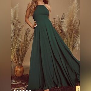 Lulu’s XS dark green maxi dress, georgette material. Fitted top, flowy bottom.